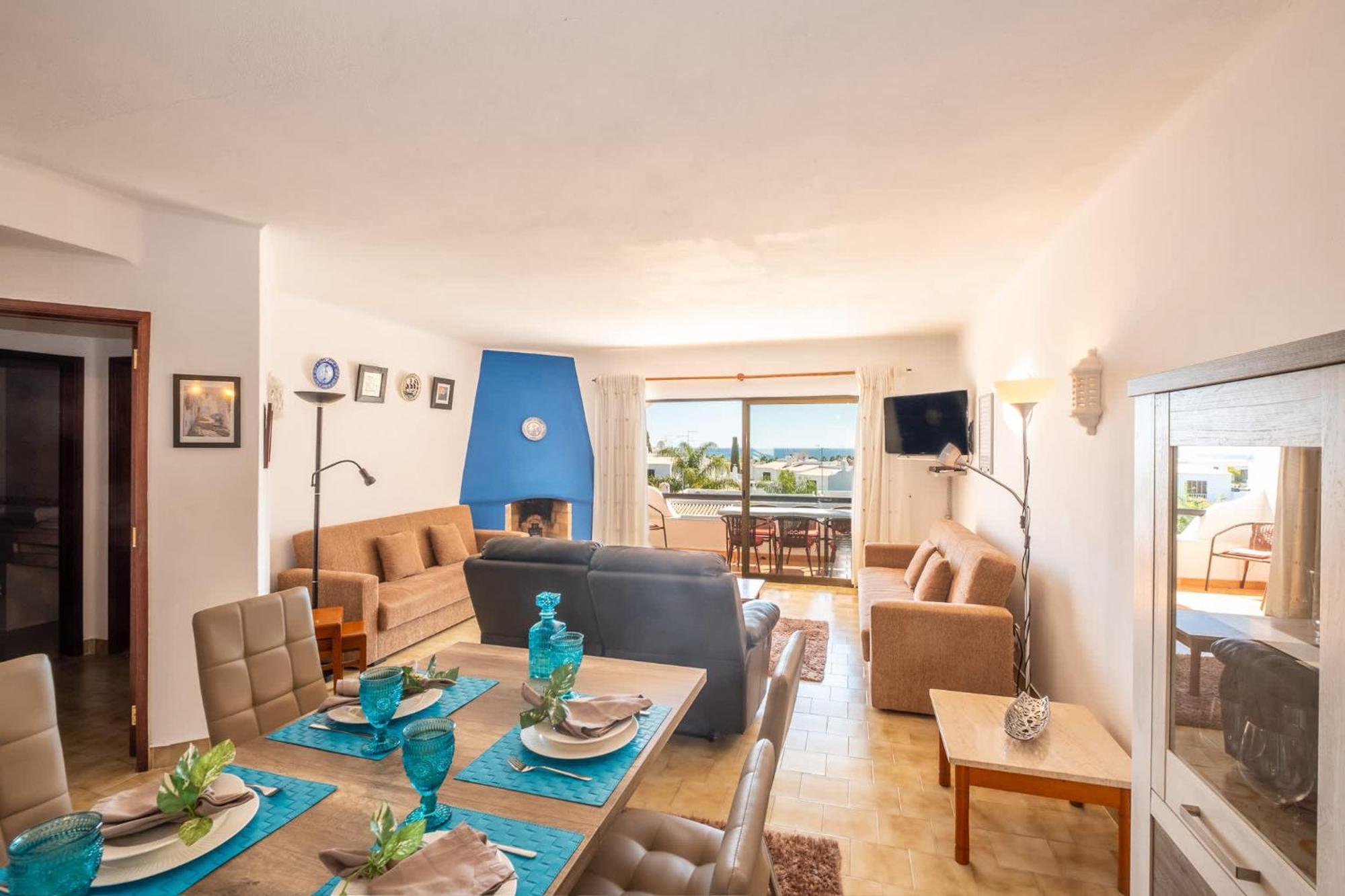 Luna - With A Pool Area With A Lounge Bar Casa de Férias *