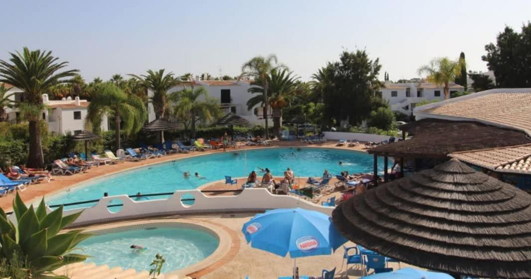 Luna - With A Pool Area With A Lounge Bar Casa de Férias