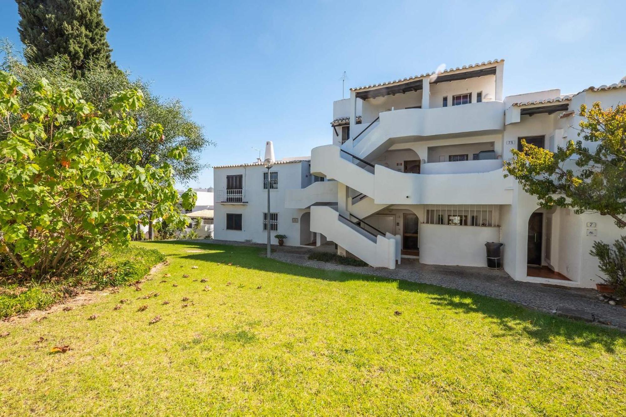 Luna - With A Pool Area With A Lounge Bar Casa de Férias