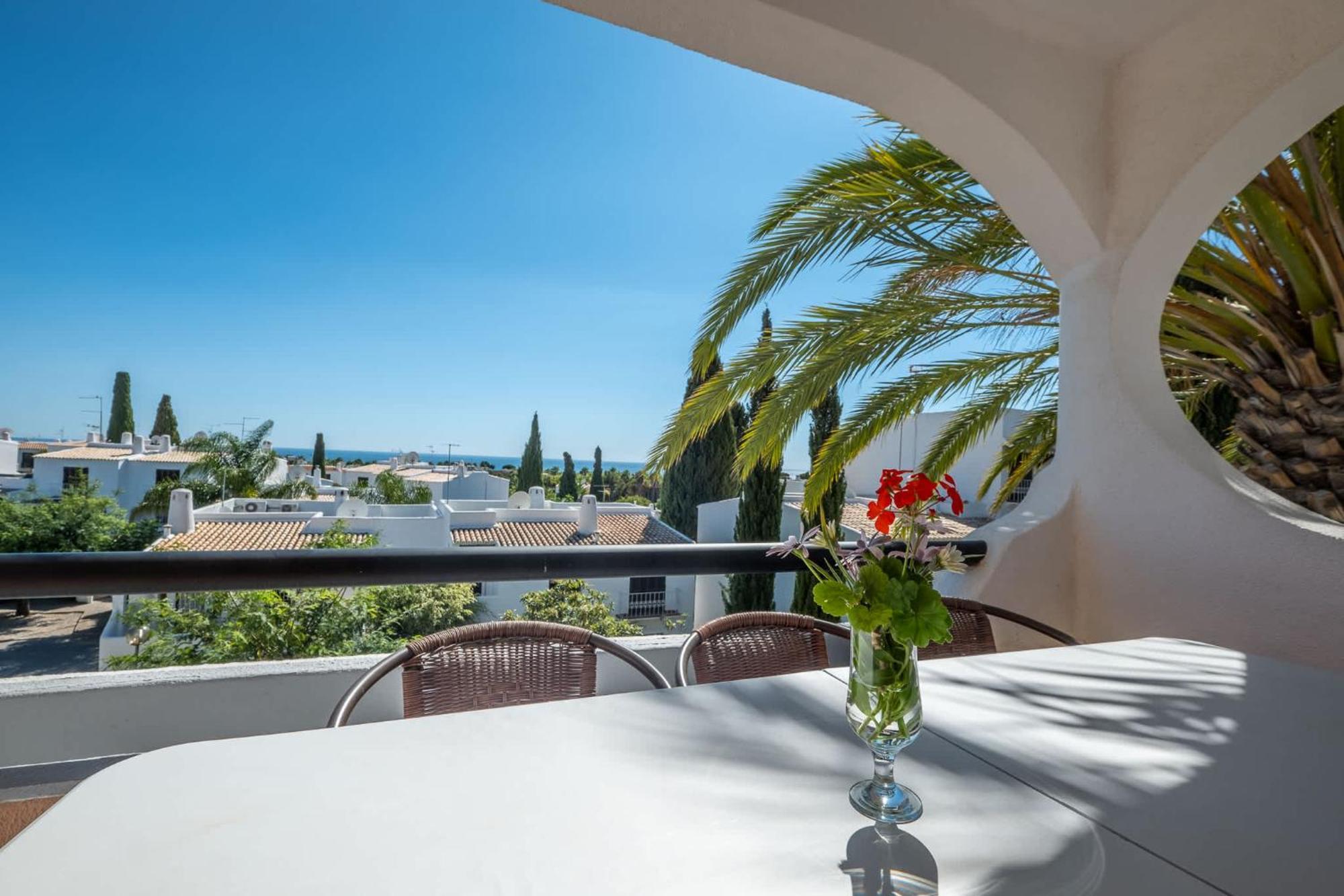 Luna - With A Pool Area With A Lounge Bar Casa de Férias Albufeira